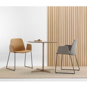 Unnia Tapiz Chair with Arms - Sled Base